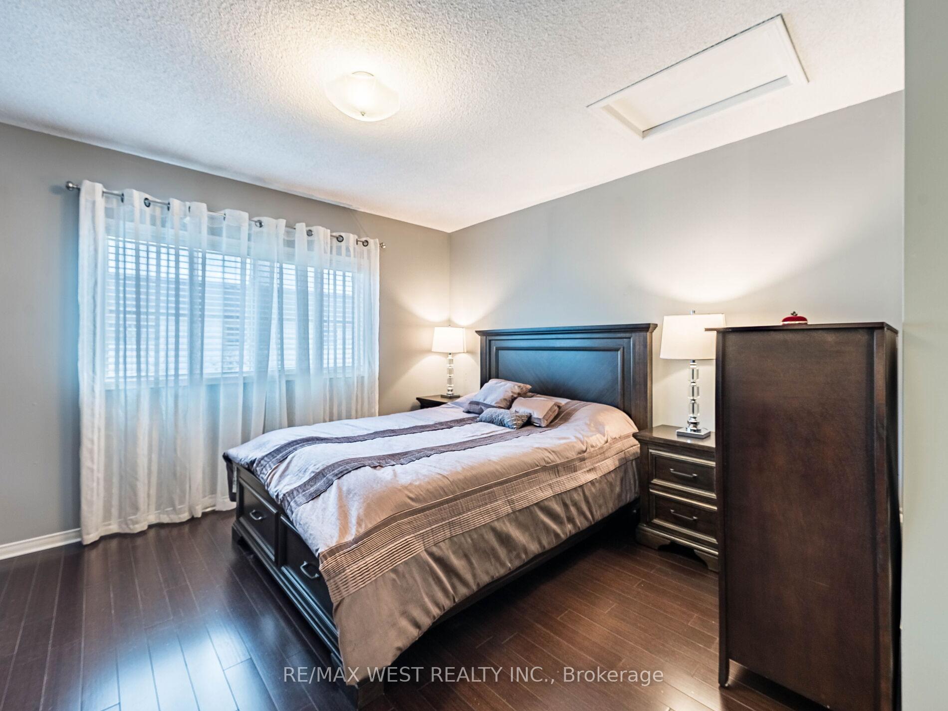 4 Bedrooms Condo at 1168 Arena, Mississauga For sale