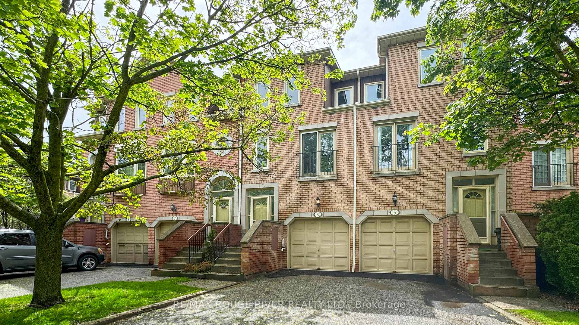 3 Bedrooms Condo at 2 Dowry, Toronto For sale