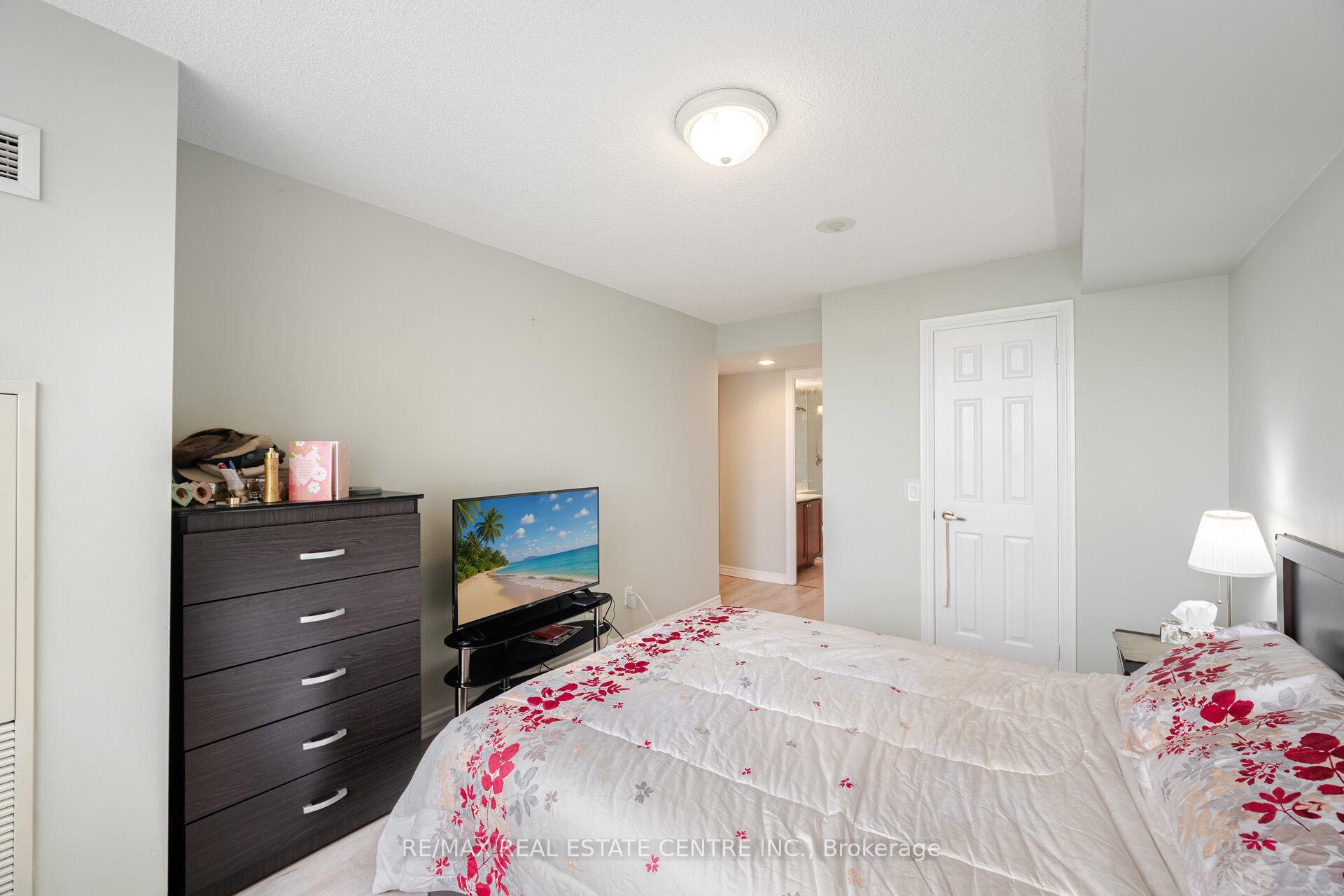 2 Bedrooms Condo at 710 Humberwood, Toronto For sale
