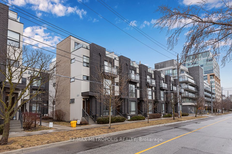 24 Fieldway