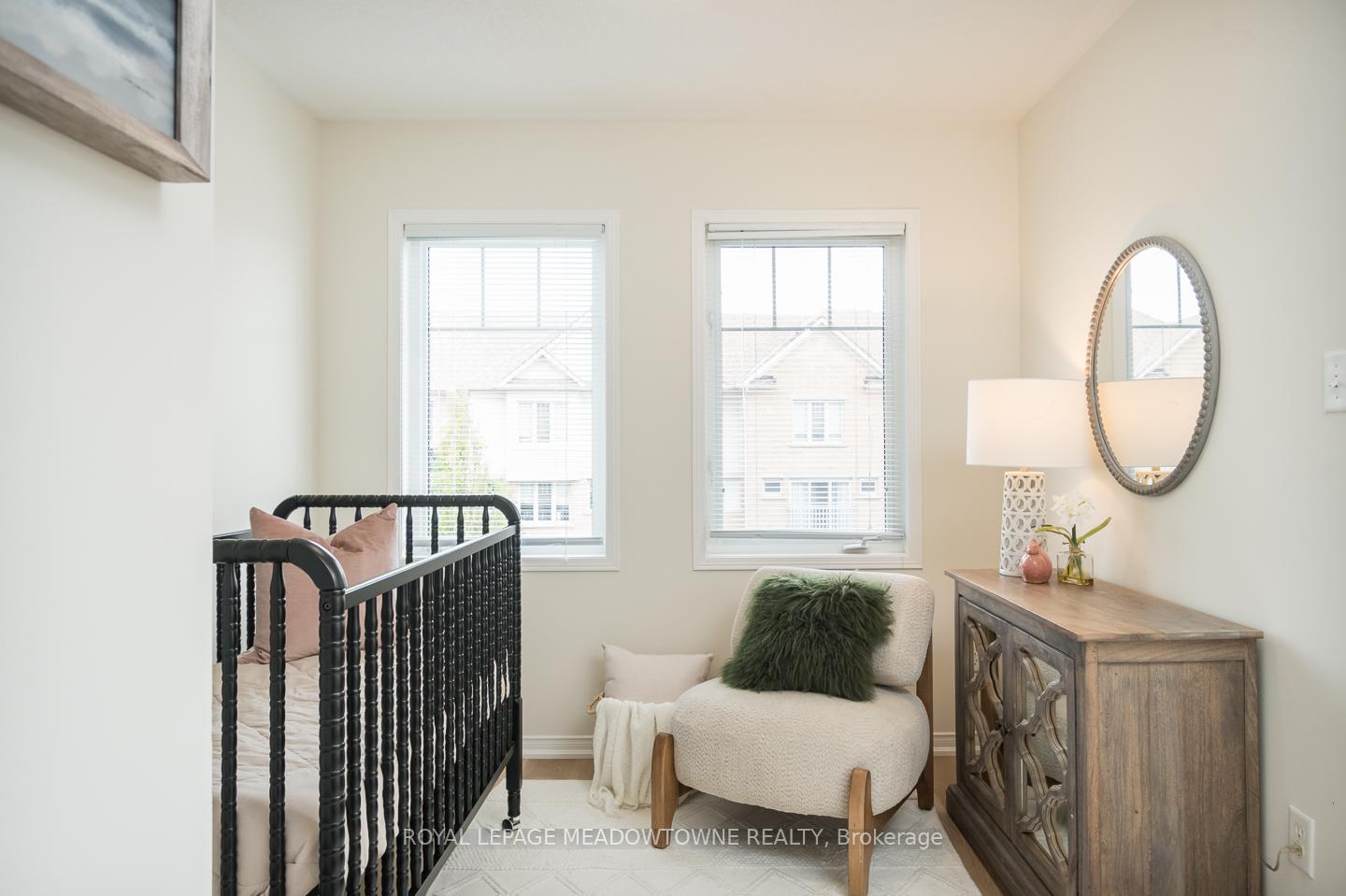 4 Bedrooms Condo at 3355 Thomas, Mississauga For sale
