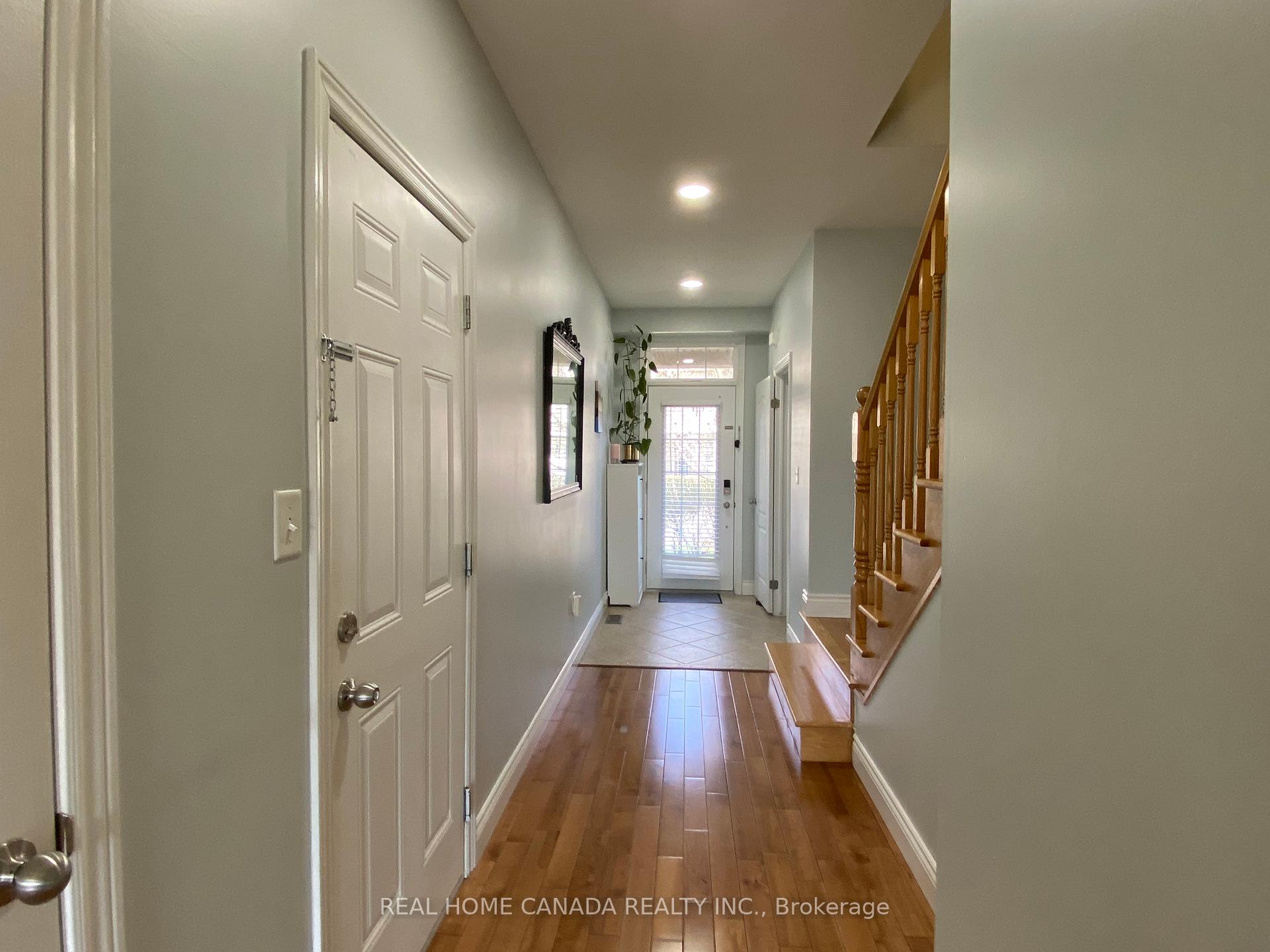 3 Bedrooms Condo at 370 Stonehenge,  Hamilton For sale
