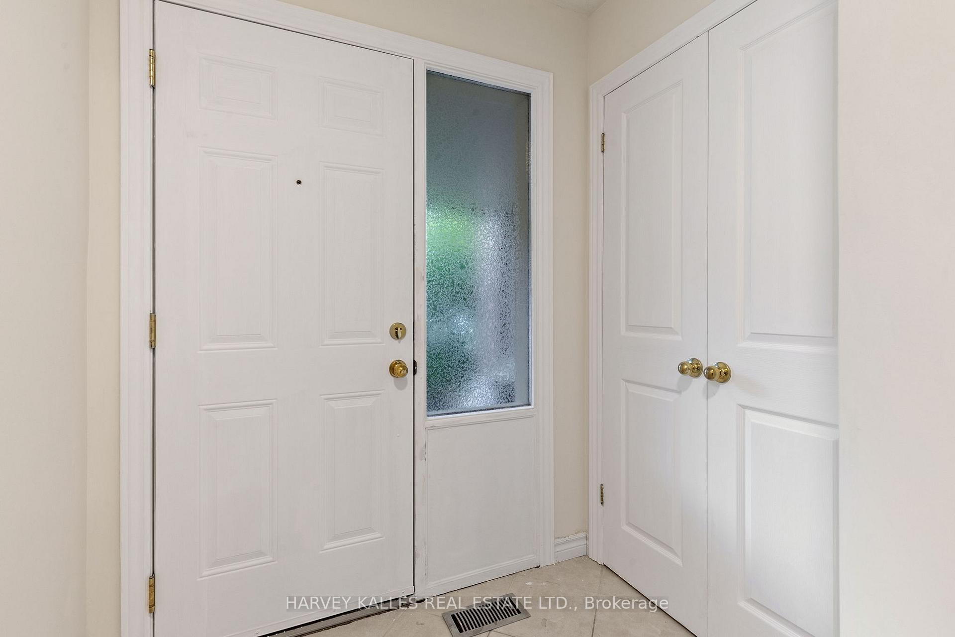 3 Bedrooms Condo at 2020 South Millway, Mississauga For sale
