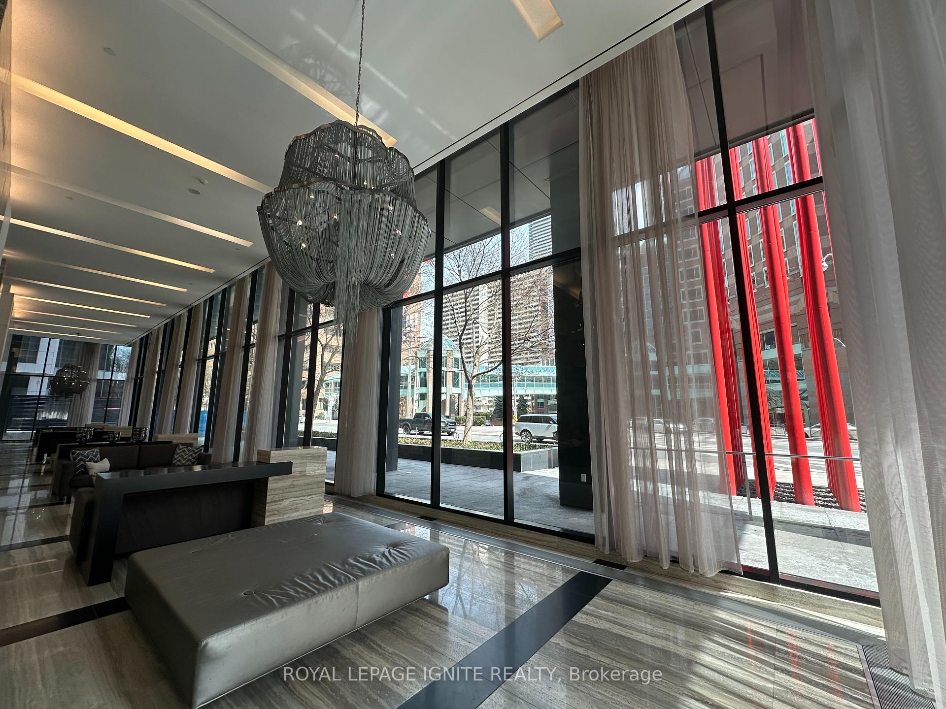 2 Bedrooms Condo at 110 Charles, Toronto For sale