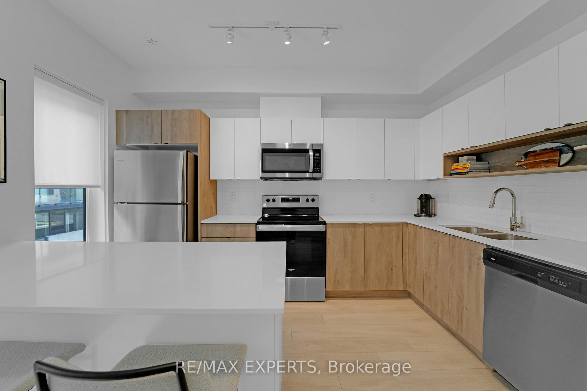 3 Bedrooms Condo at 1095 Cooke,  Burlington For sale