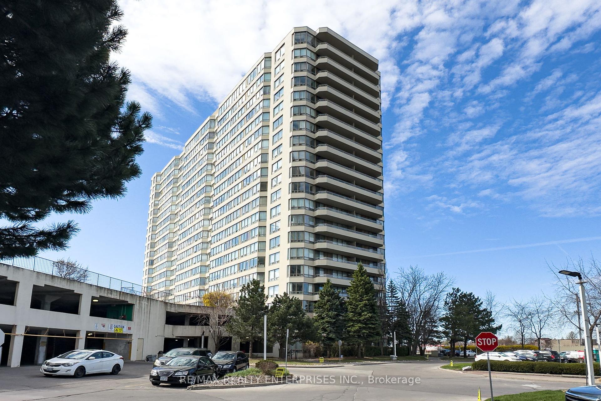 3 Bedrooms Condo at 1 Greystone Walk,  Toronto For sale