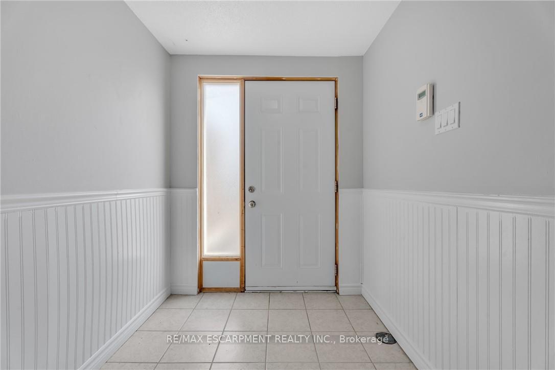 3 Bedrooms Condo at 1025 Upper Gage, Hamilton For sale