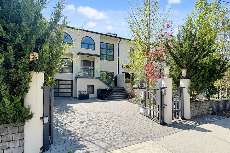 19 Clarendon Avenue, Toronto, ON M4V 1H8