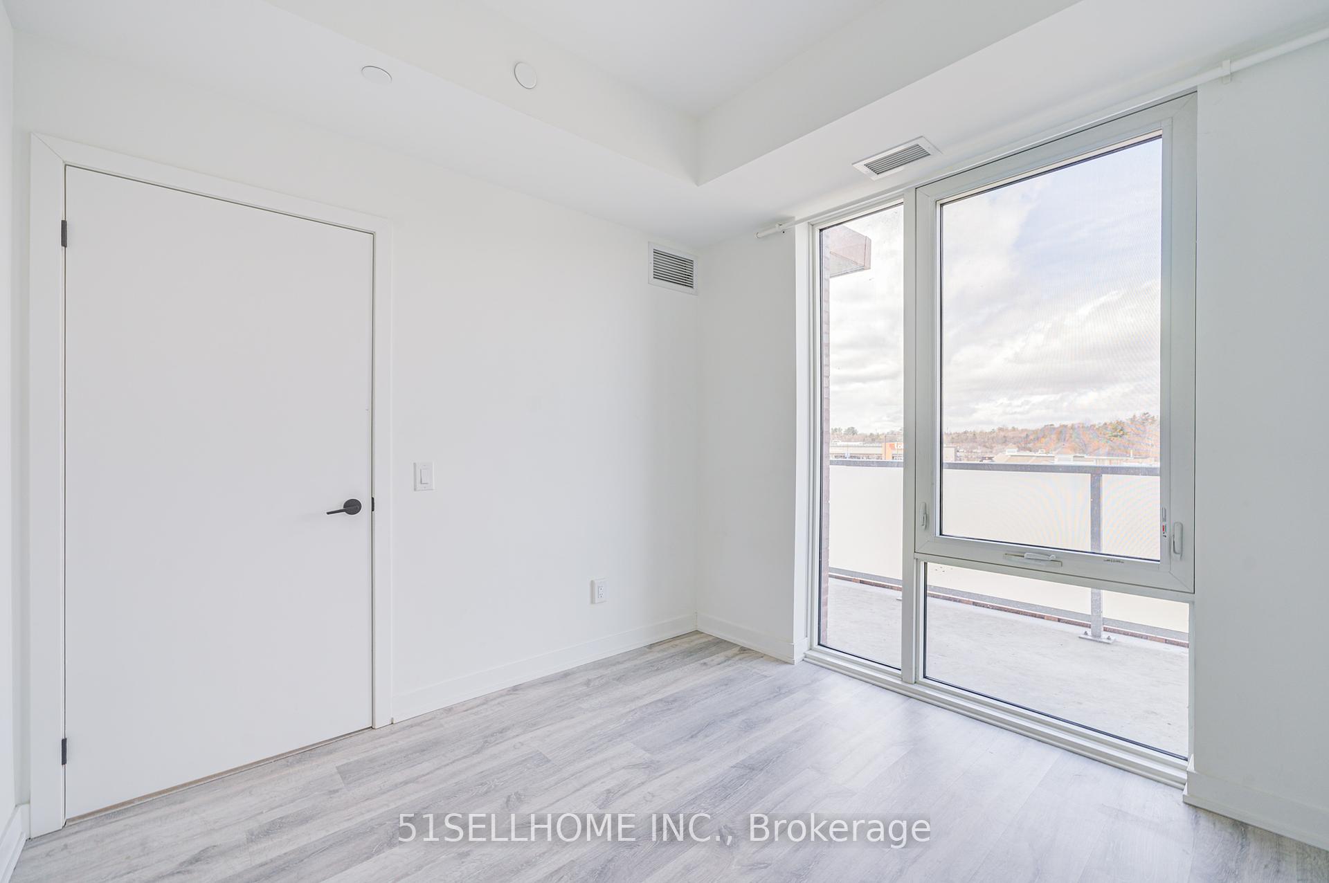 2 Bedrooms Condo at 215 Lakeshore,  Mississauga For sale