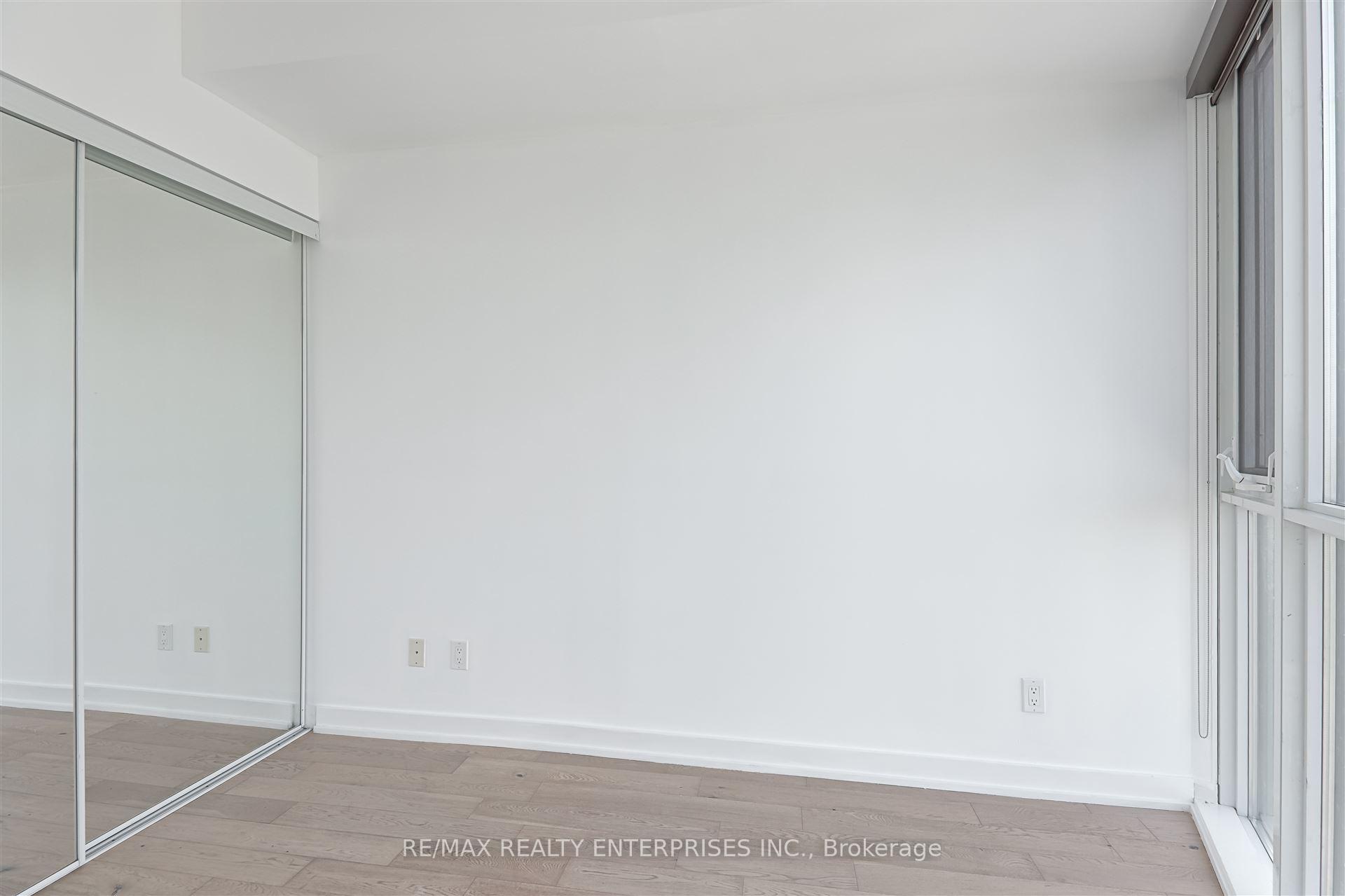 2 Bedrooms Condo at 20 Bruyeres, Toronto For sale