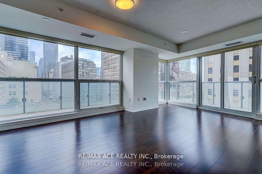 3 Bedrooms Condo at 386 Yonge, Toronto For sale