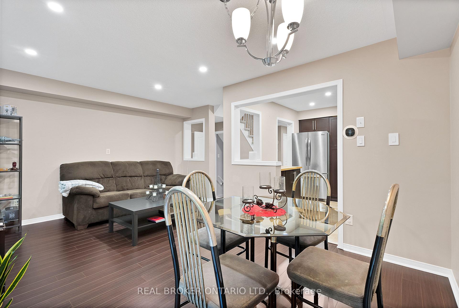 3 Bedrooms Condo at 7360 Zinnia, Mississauga For sale