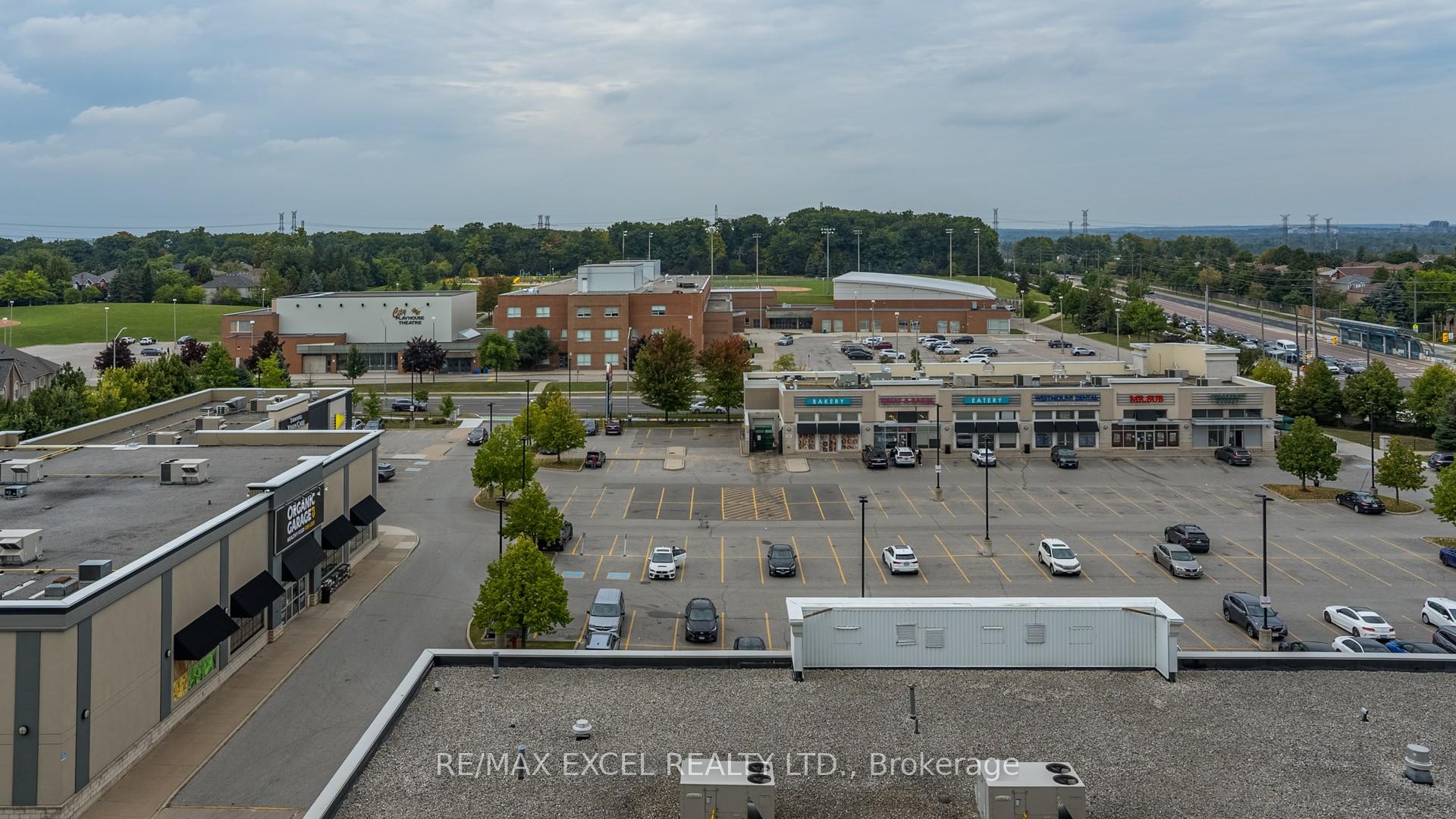 1 Bedroom Condo at 8 Beverley Glen, Vaughan For sale