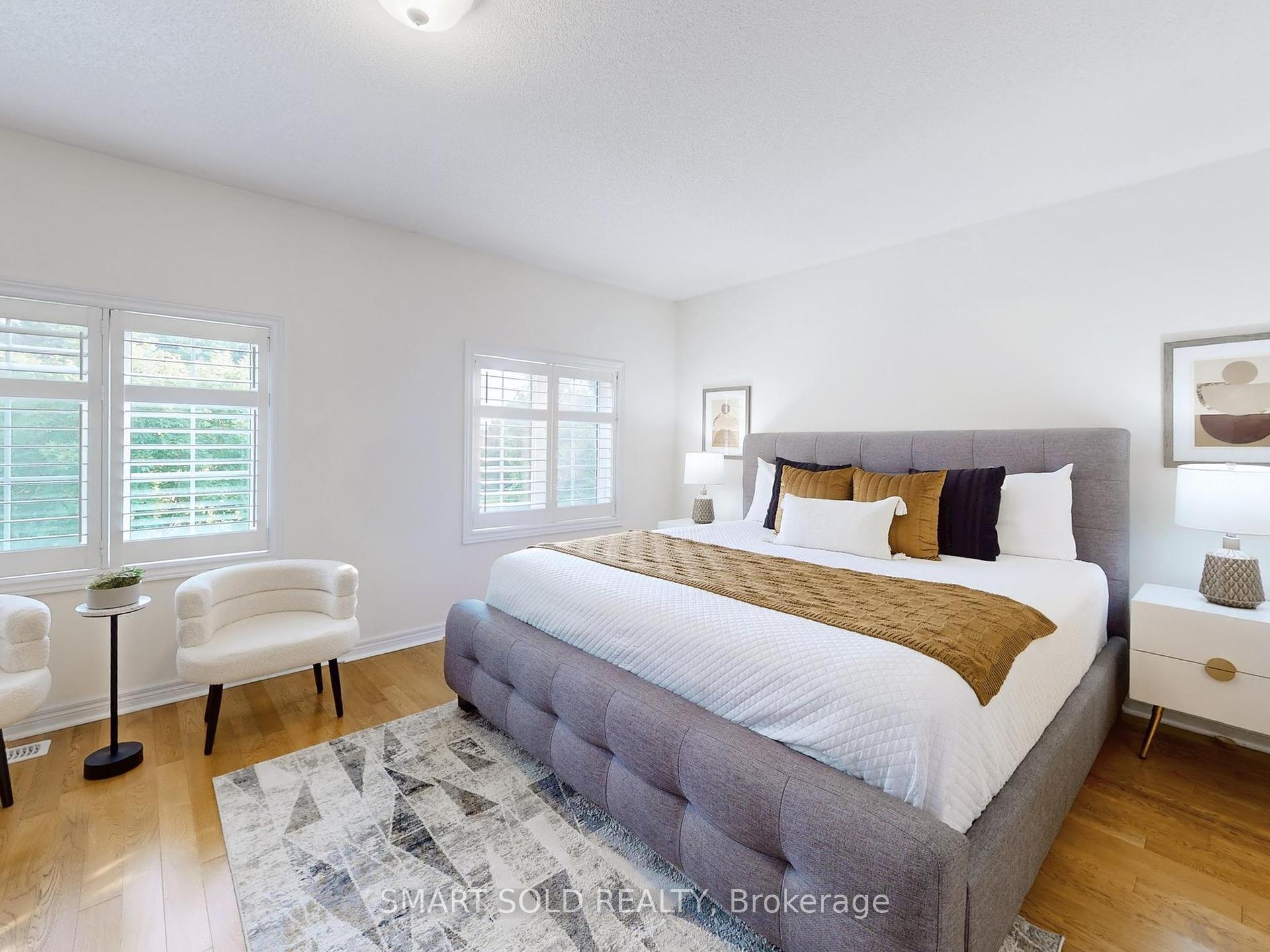4 Bedrooms Condo at 230 Paisley, Mississauga For sale