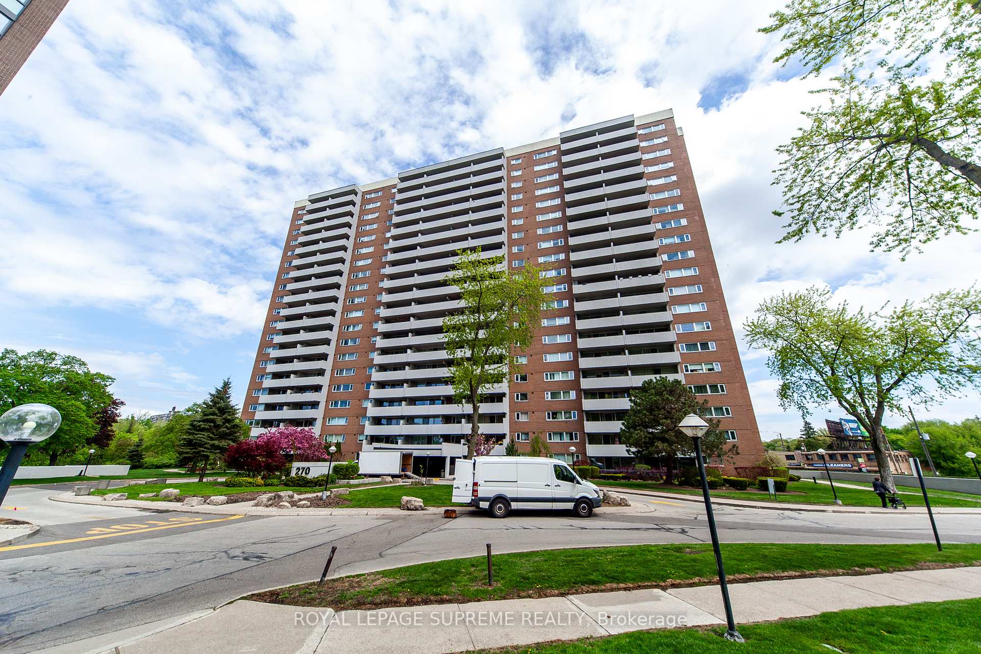 2 Bedrooms Condo at 270 Scarlett, Toronto For sale