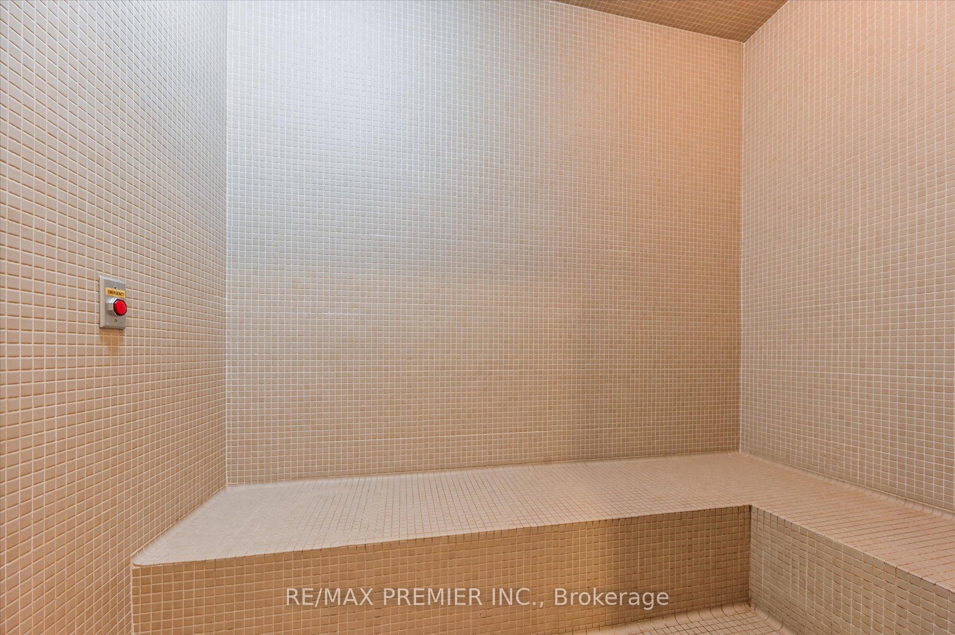 3 Bedrooms Condo at 25 Broadway, Toronto For sale