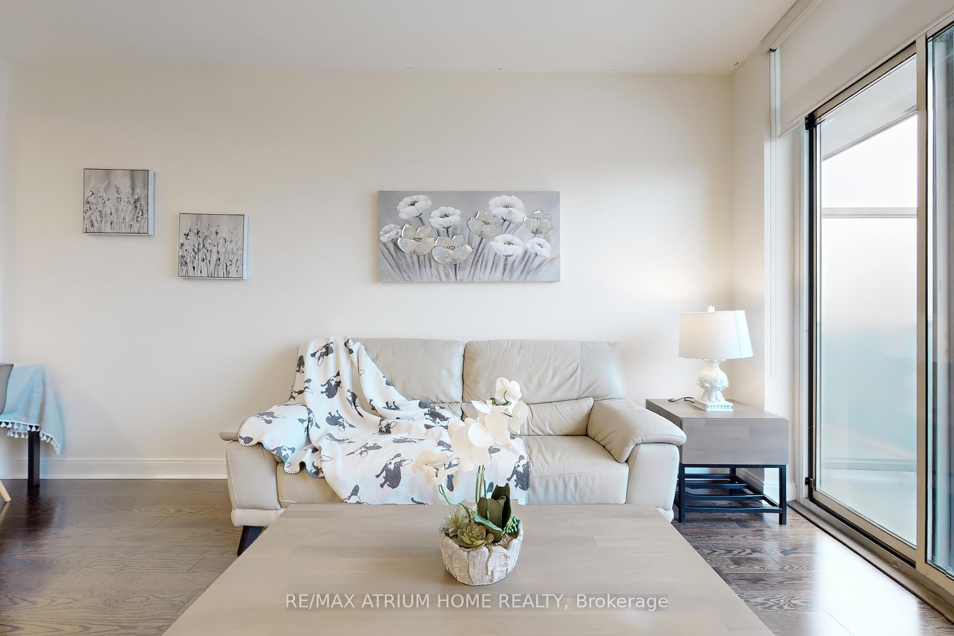 2 Bedrooms Condo at 80 Absolute, Mississauga For sale