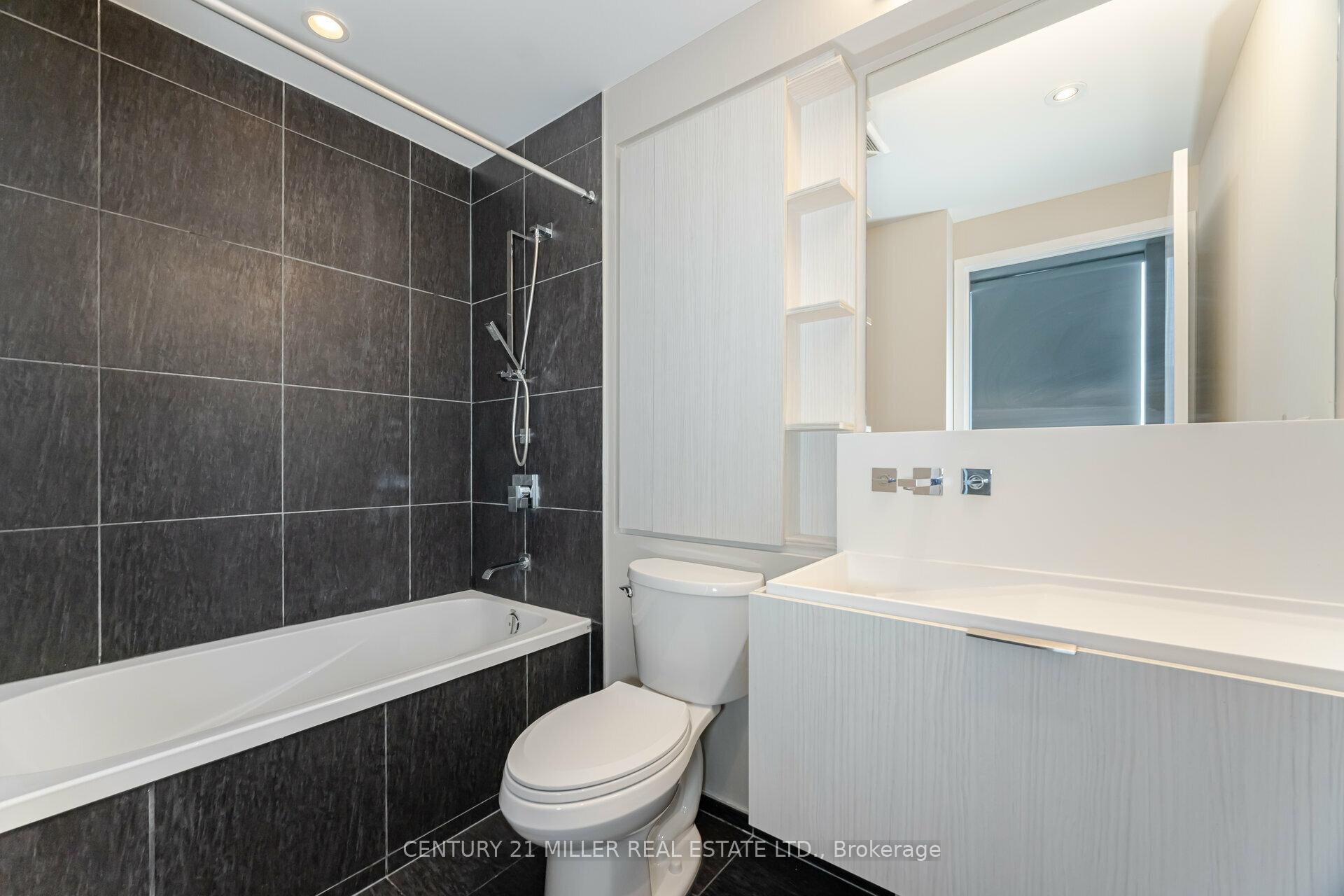 2 Bedrooms Condo at 101 Charles, Toronto For sale