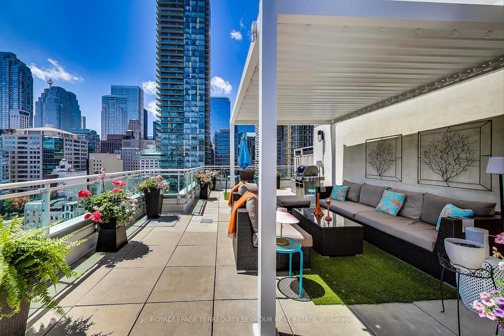 3 Bedrooms Condo at 77 Lombard, Toronto For sale