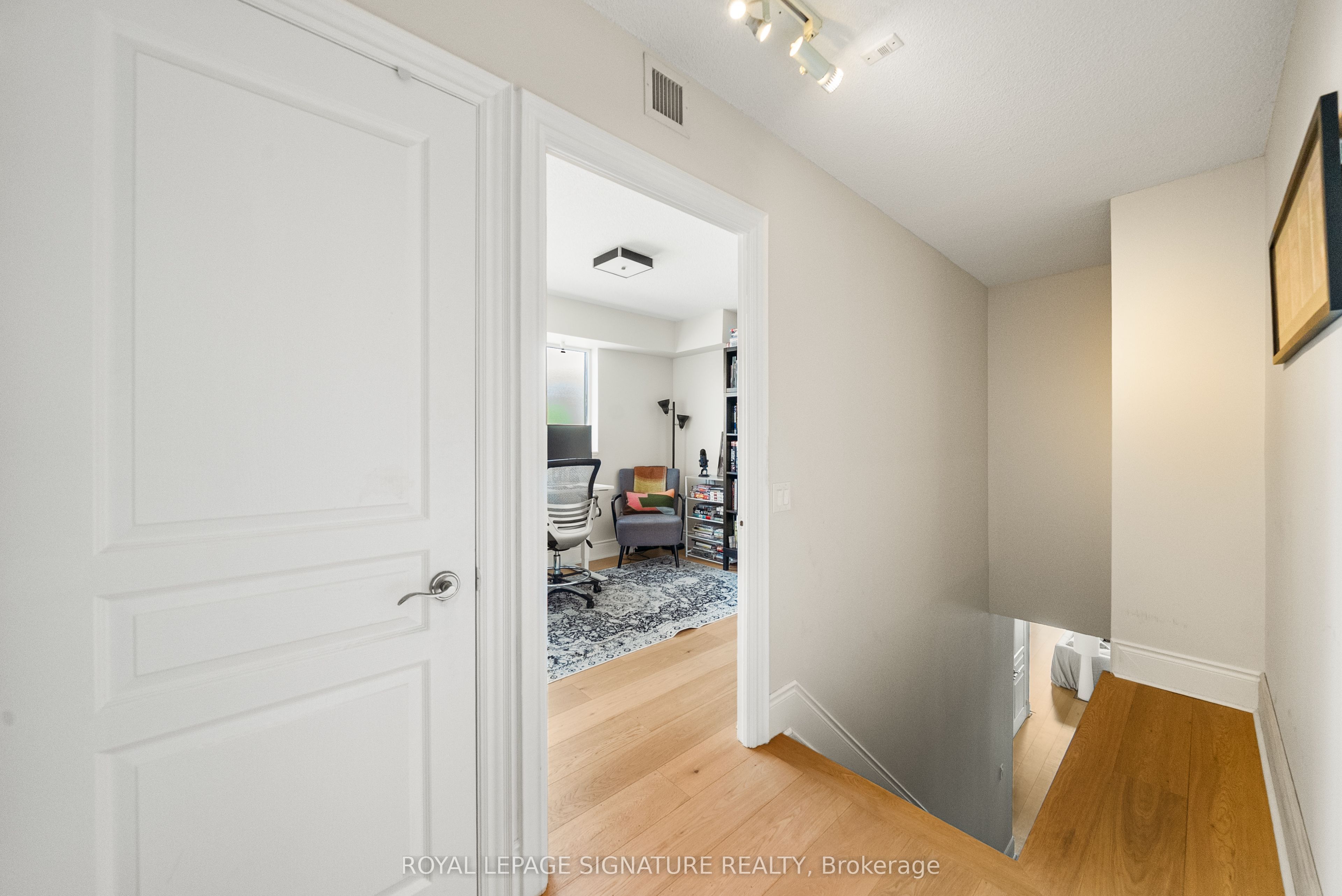 437 Roncesvalles Avenue, #423