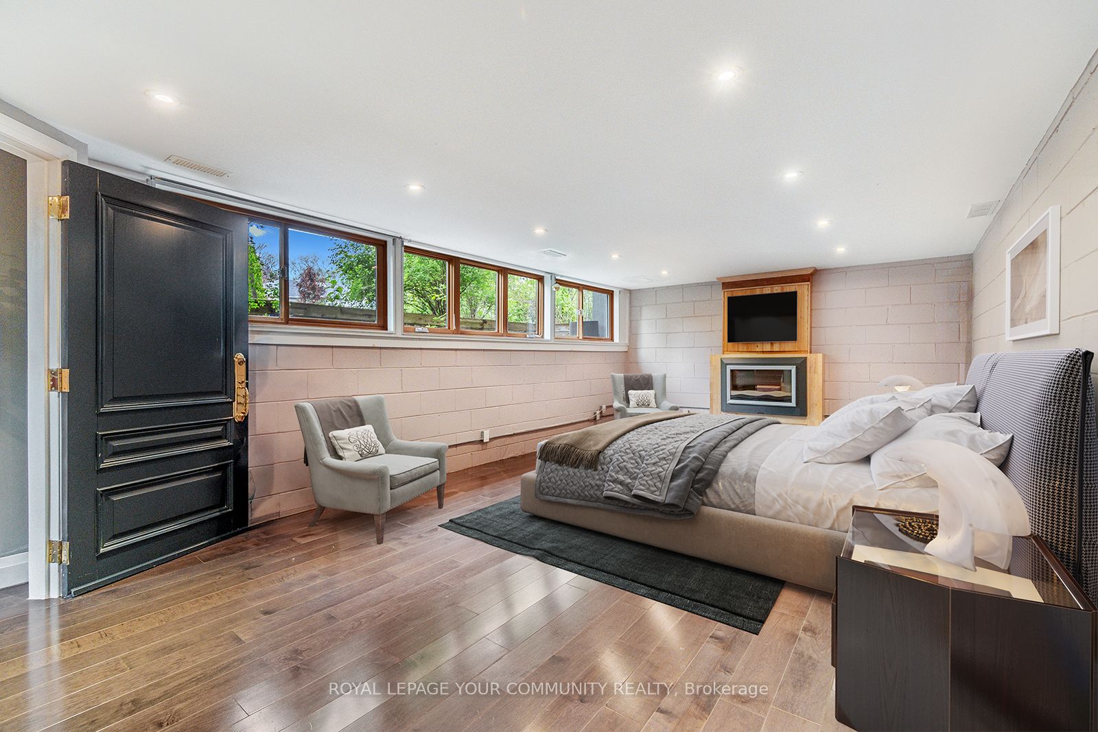 21 Yewfield Crescent, Toronto, ON M3B 2Y4