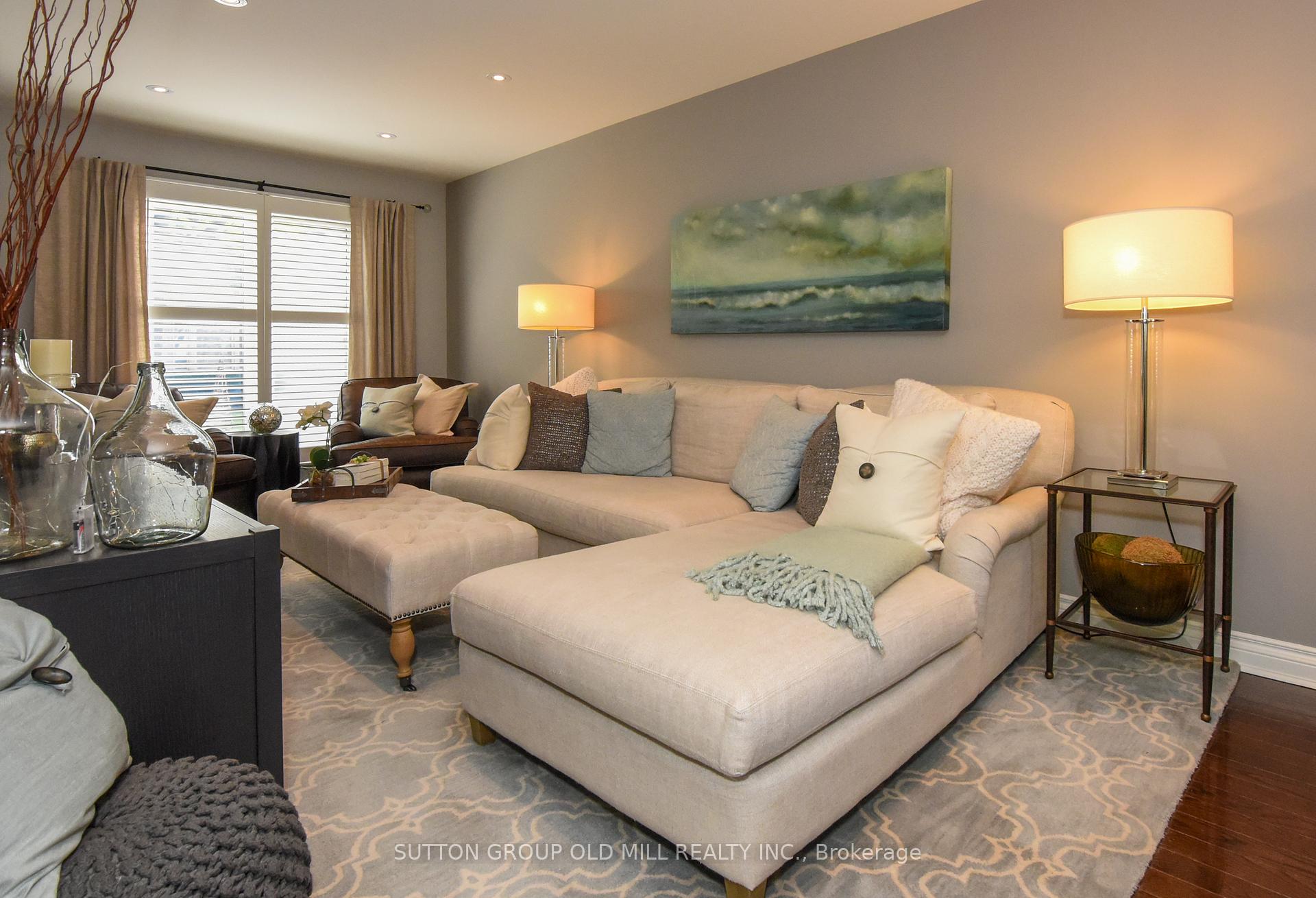 4 Bedrooms Condo at 4635 Regents, Mississauga For sale