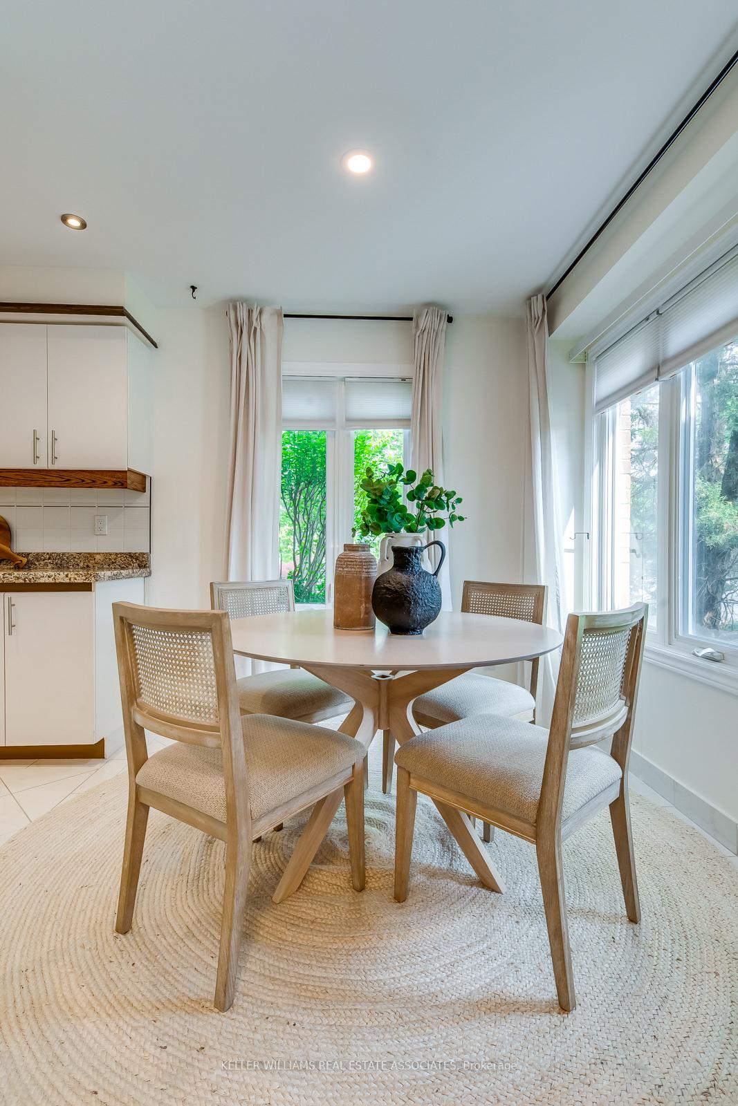 4 Bedrooms Condo at 3050 Orleans, Mississauga For sale