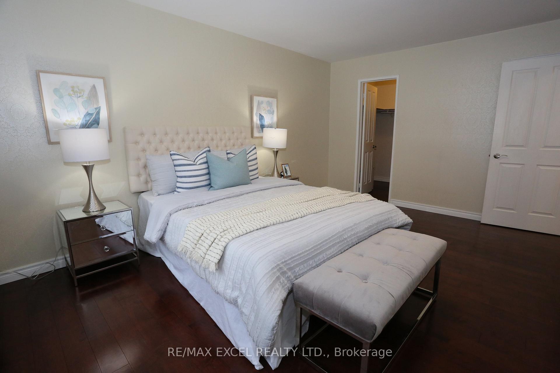 2 Bedrooms Condo at 38 Hollywood, Toronto For sale