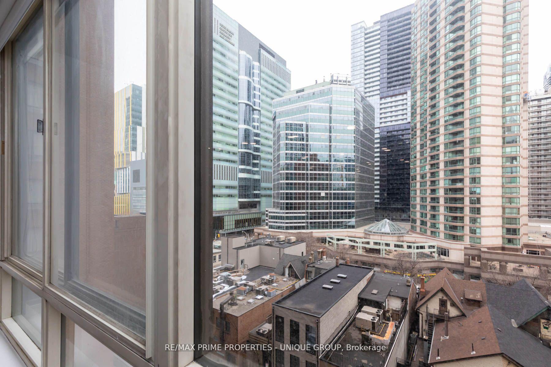 1 Bedroom Condo at 633 Bay, Toronto For sale