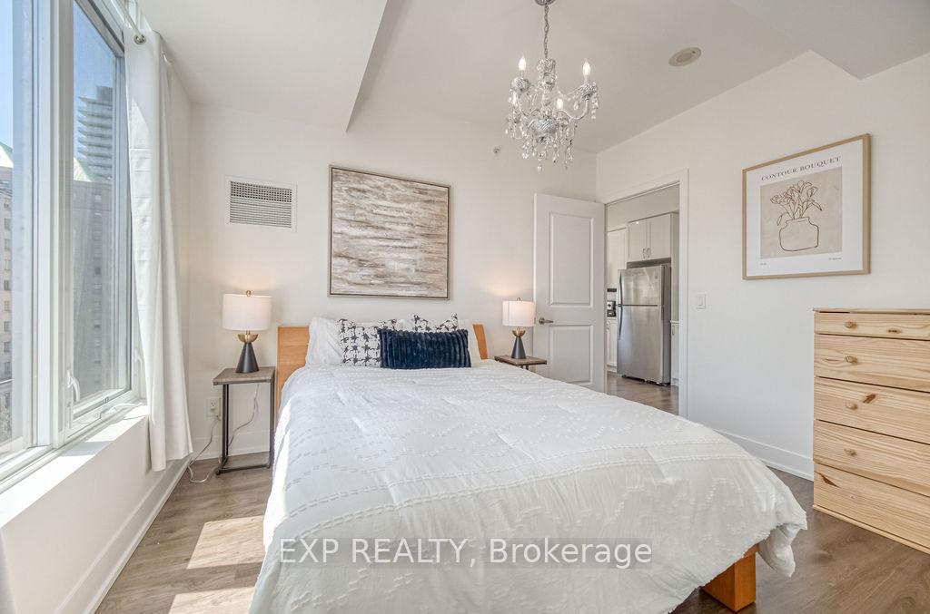 2 Bedrooms Condo at 68 Merton, Toronto For sale