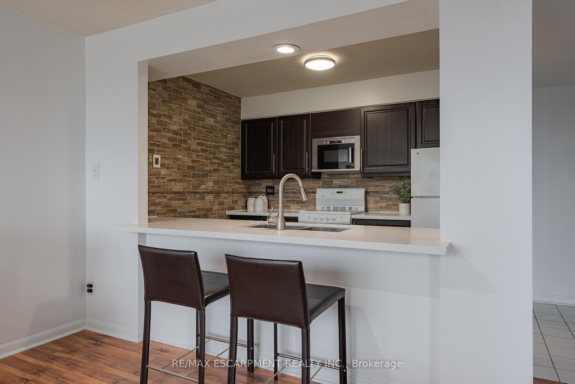 1 Bedroom Condo at 50 Eglinton, Mississauga For sale