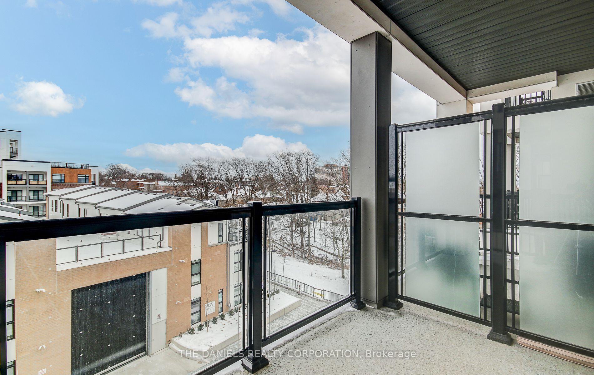 2 Bedrooms Condo at 165 Canon Jackson,  Toronto For sale