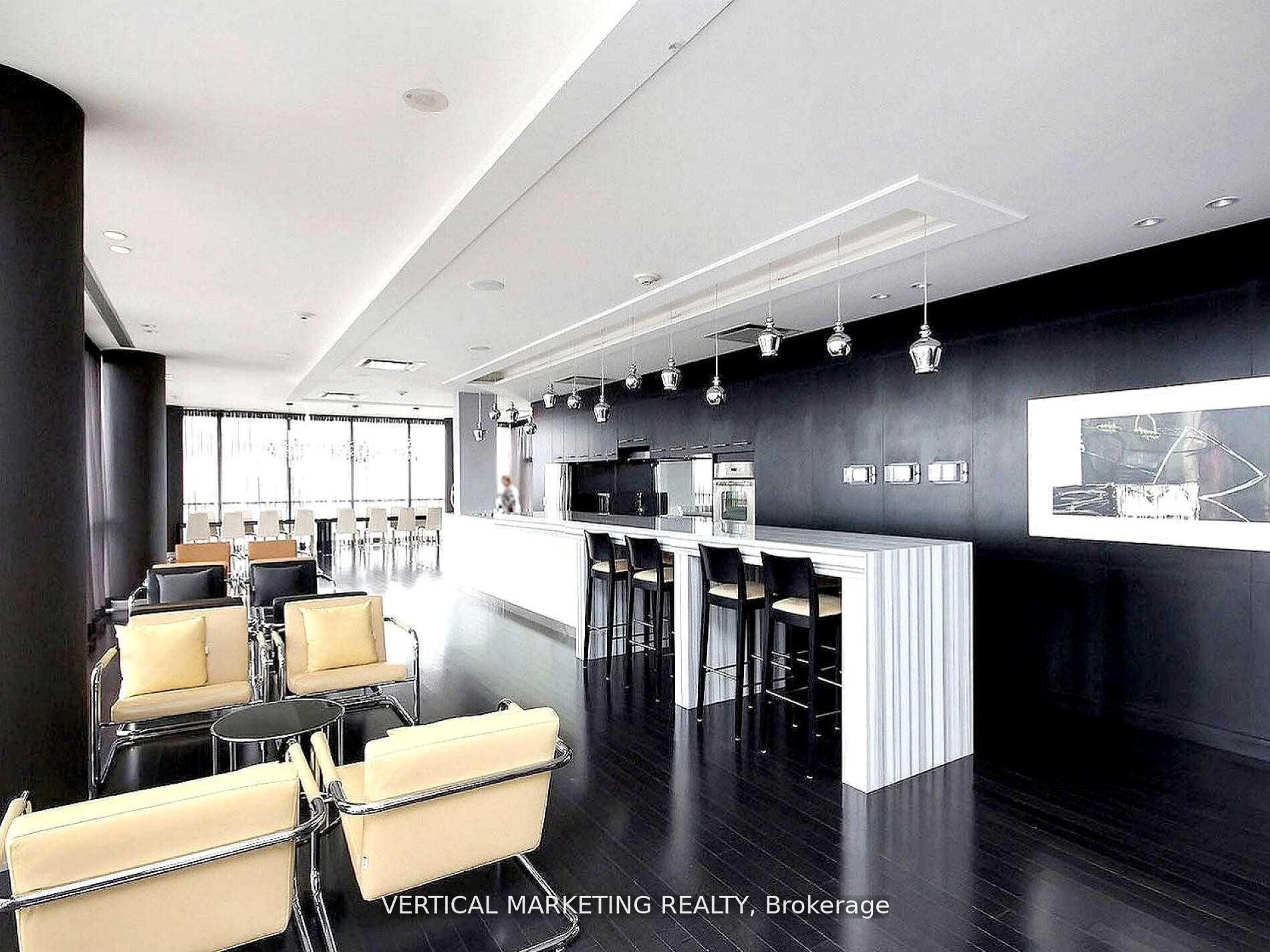 2 Bedrooms Condo at 223 Webb, Mississauga For sale