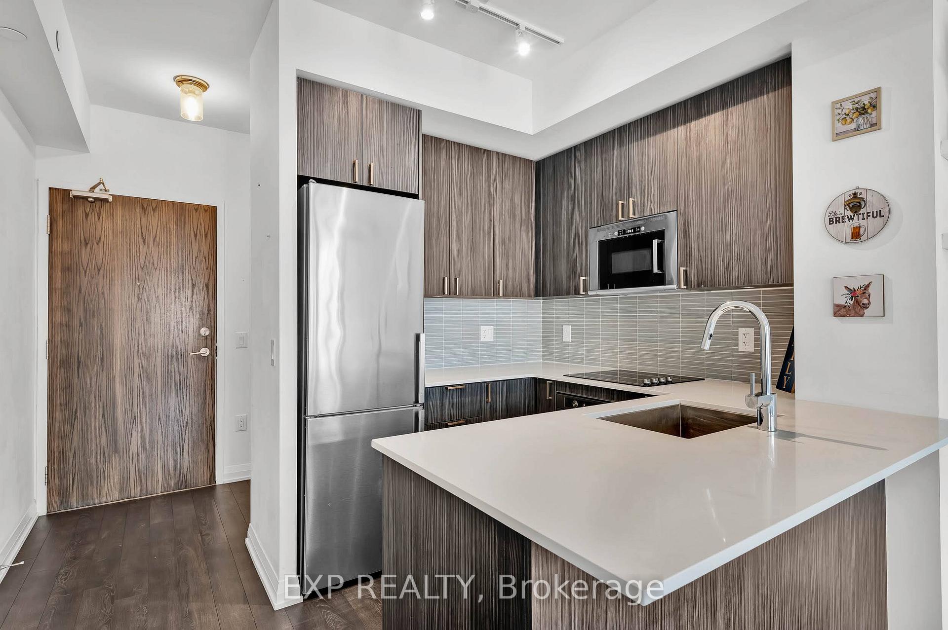 1 Bedroom Condo at 99 Eagle Rock, Vaughan For sale