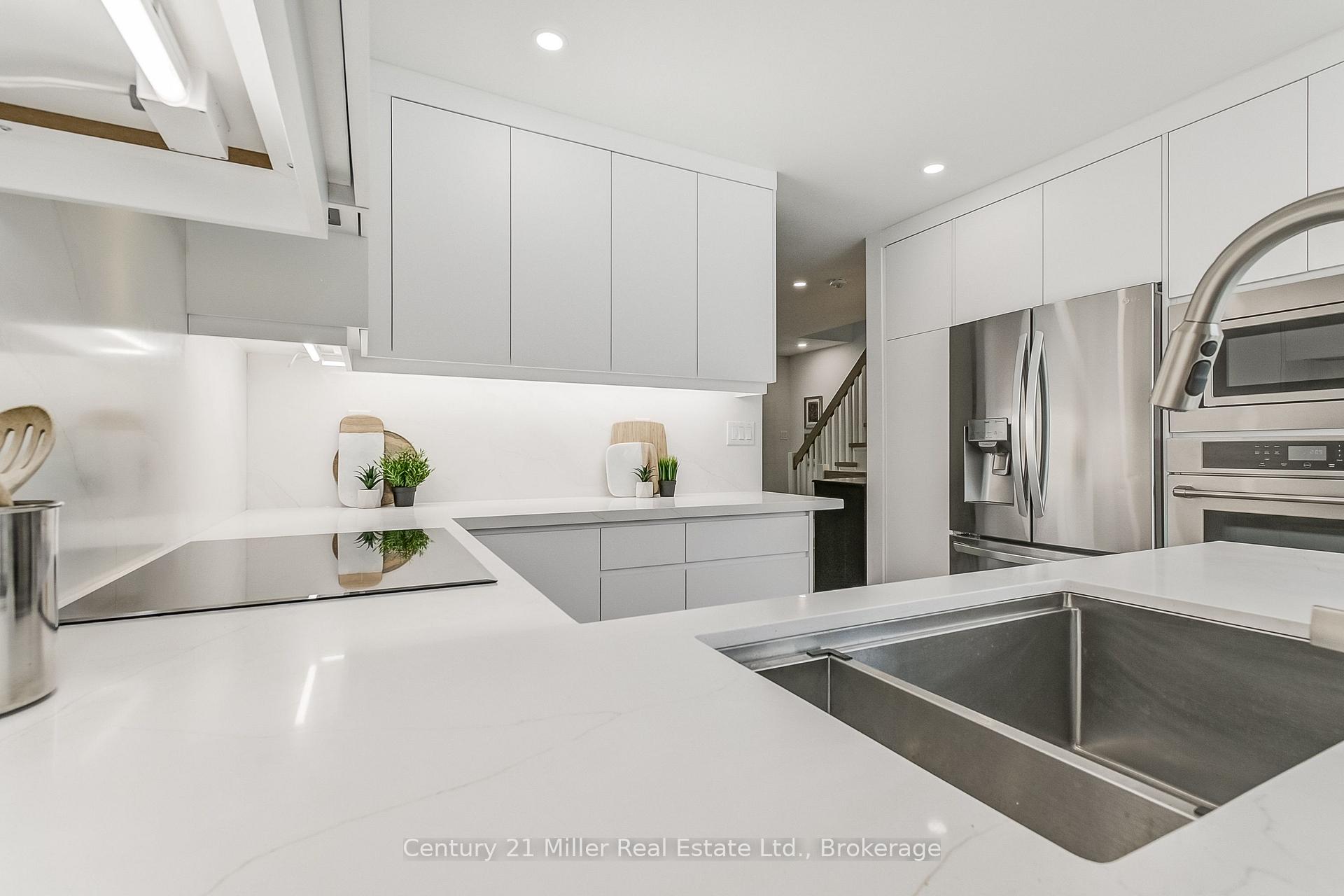 3 Bedrooms Condo at 1120 Queens, Oakville For sale