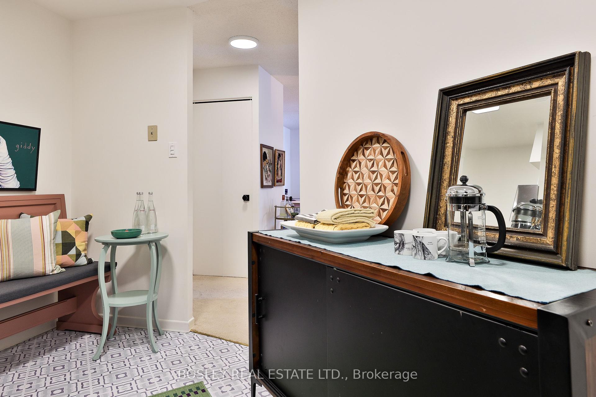2 Bedrooms Condo at 25 Maitland, Toronto For sale