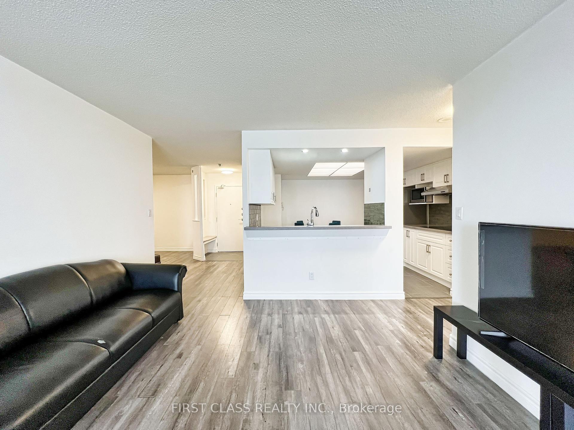 3 Bedrooms Condo at 275 Bamburgh, Toronto For sale
