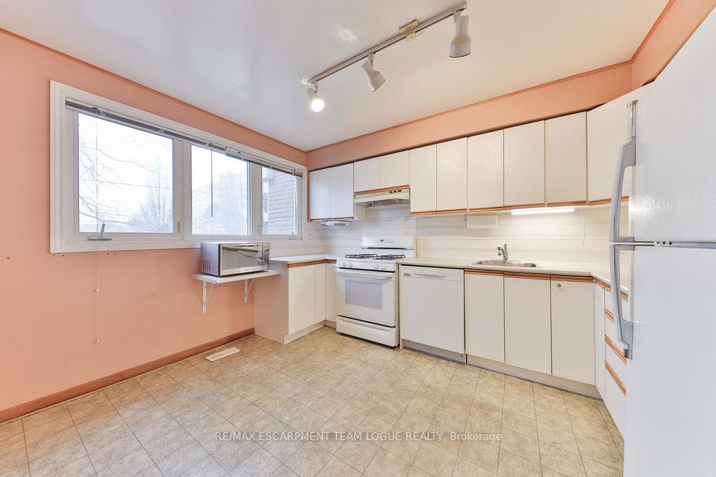 3 Bedrooms Condo at 2278 Marine,  Oakville For sale