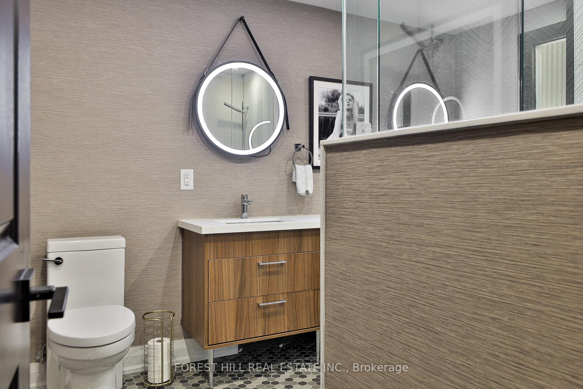 2 Bedrooms Condo at 1 Benvenuto, Toronto For sale