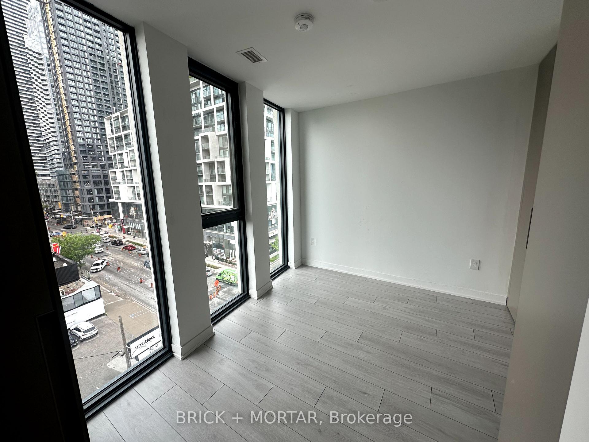 2 Bedrooms Condo at 1 Hillsdale, Toronto For sale