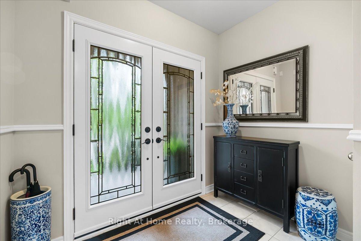 2 Bedrooms Condo at 2250 Rockingham, Oakville For sale