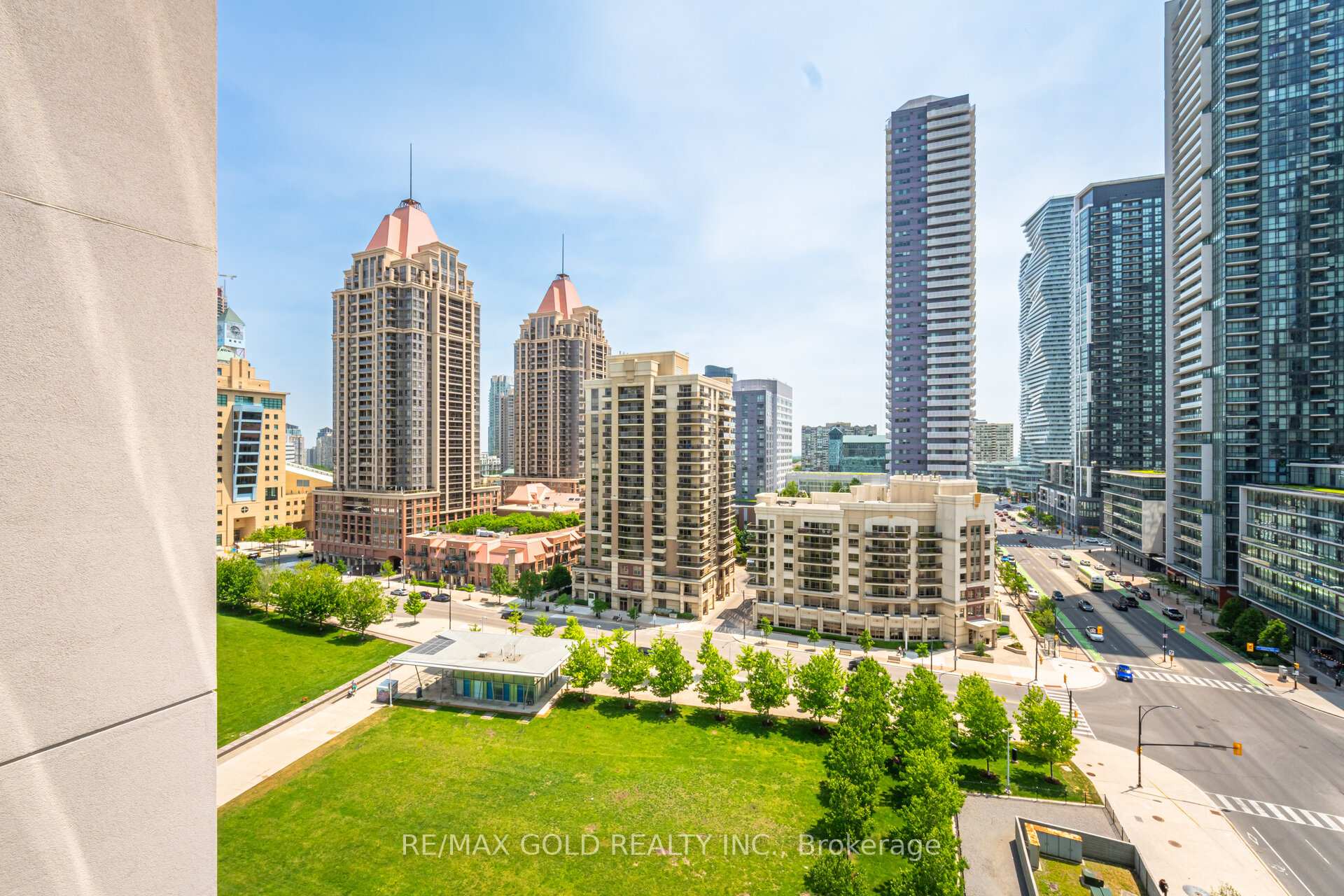 3 Bedrooms Condo at 388 Prince Of Wales, Mississauga For sale