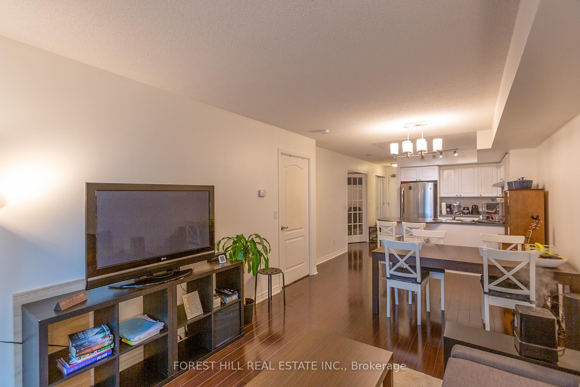 2 Bedrooms Condo at 17 Barberry, Toronto For sale