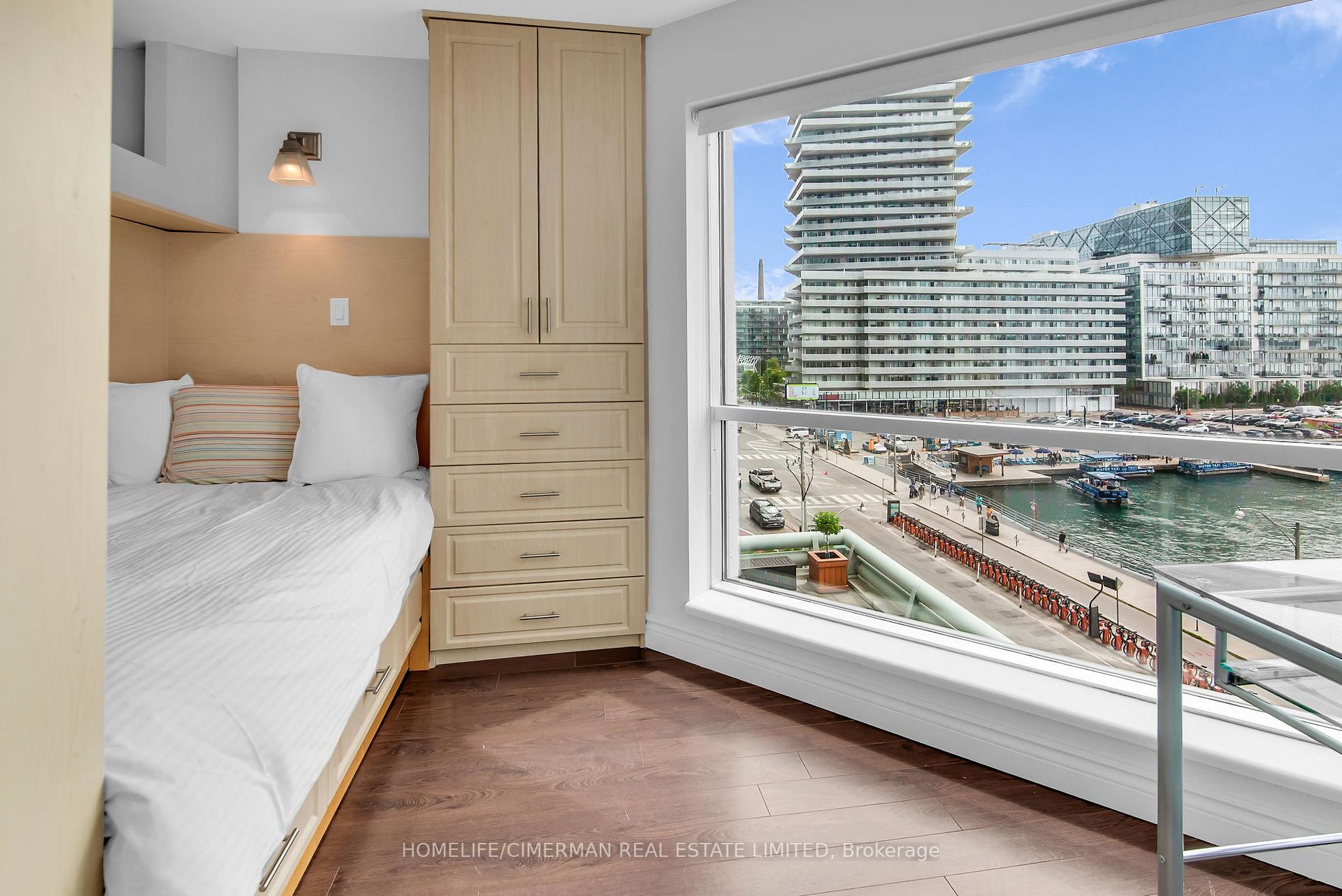 3 Bedrooms Condo at 10 Queens Quay, Toronto For sale