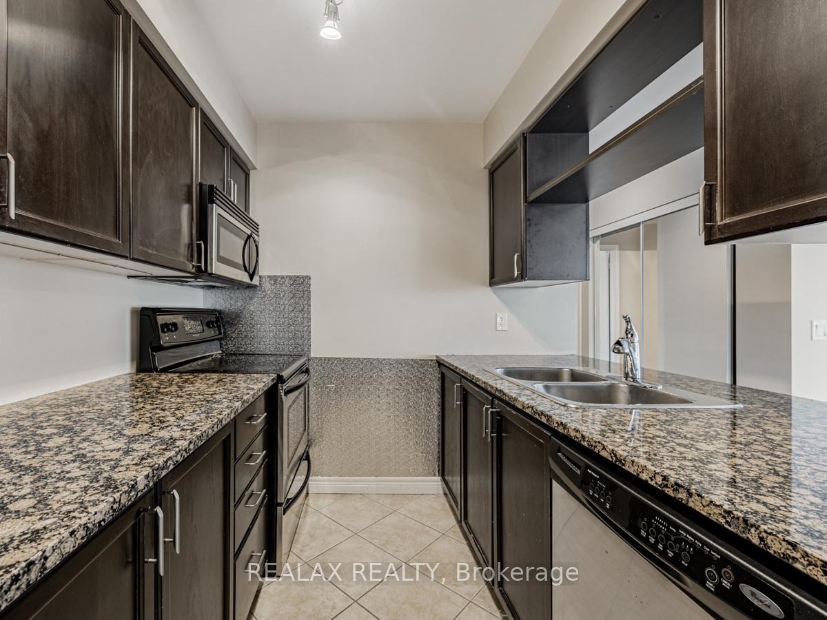 3 Bedrooms Condo at 70 Town Centre,  Toronto For sale