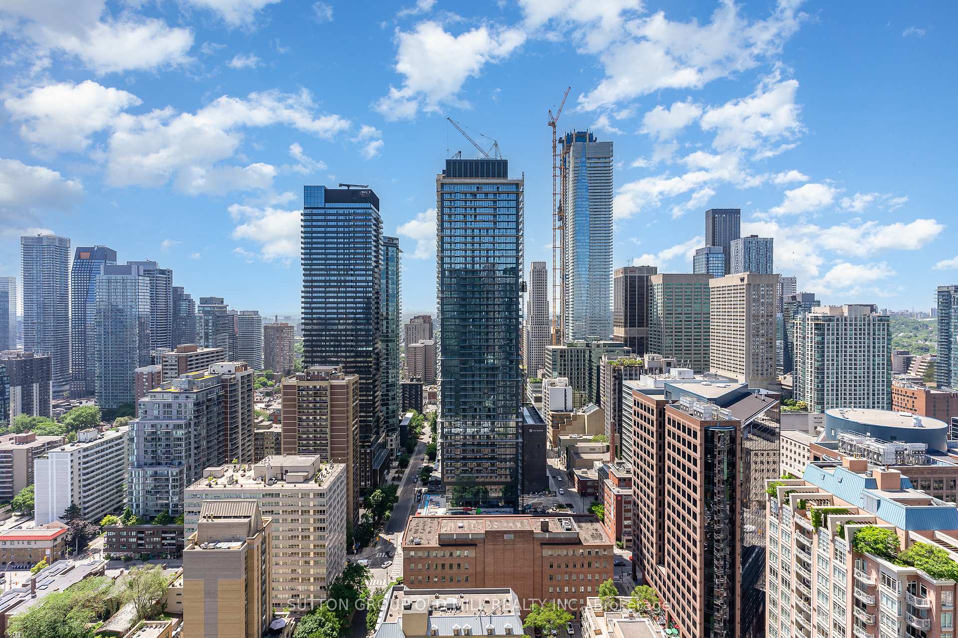 2 Bedrooms Condo at 110 Charles, Toronto For sale