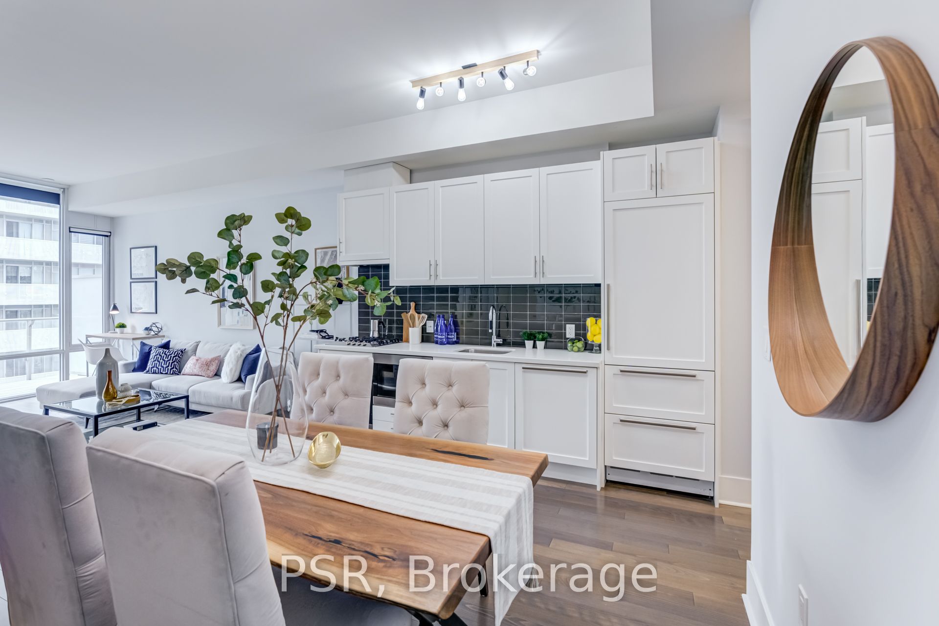 29 Queens Quay E, #627