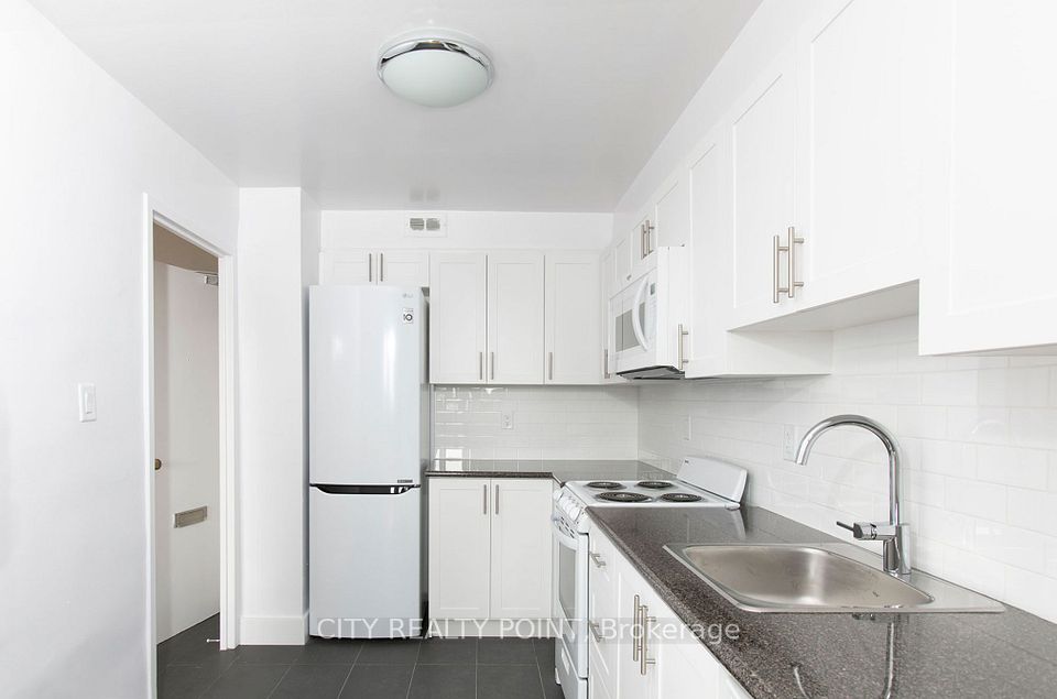 6200 Bathurst