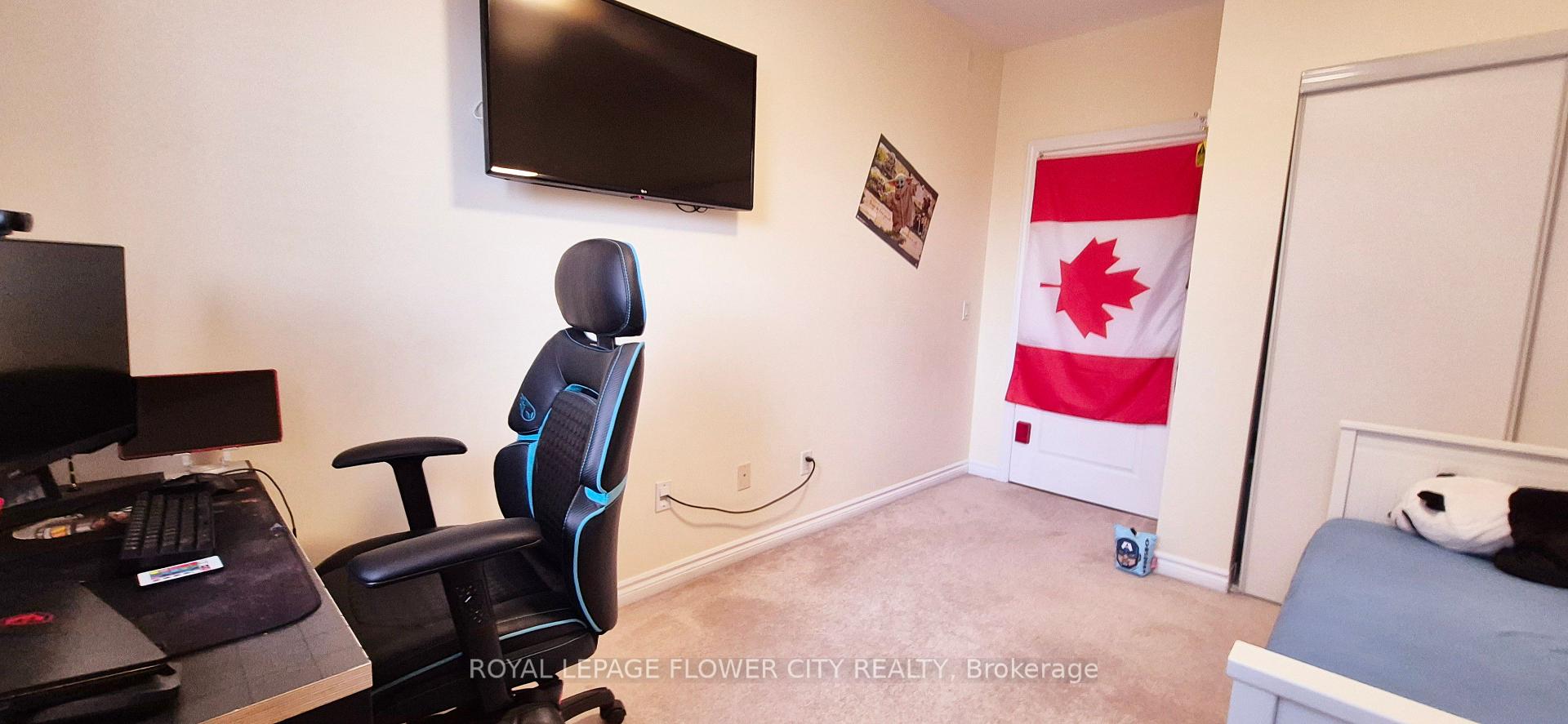 2 Bedrooms Condo at 570 Lolita, Mississauga For sale