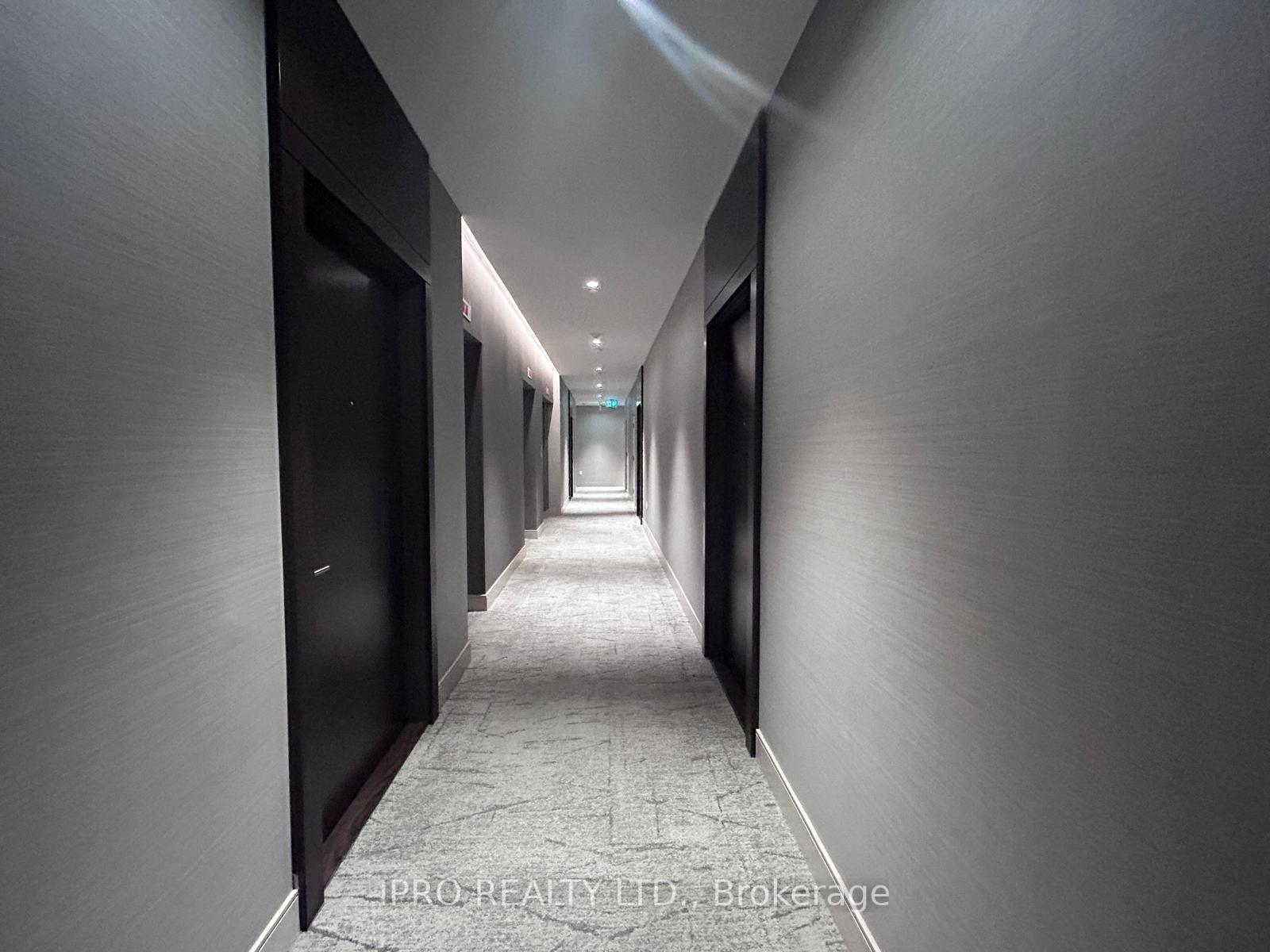 2 Bedrooms Condo at 8 Nahani, Mississauga For sale